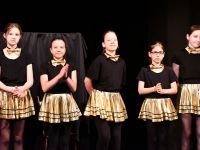 5 dziewcząt - narratorki - konferansjerki